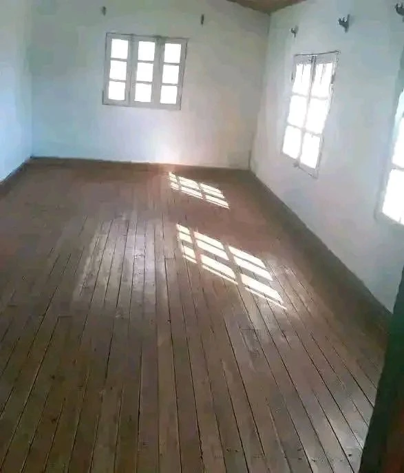 houseImage