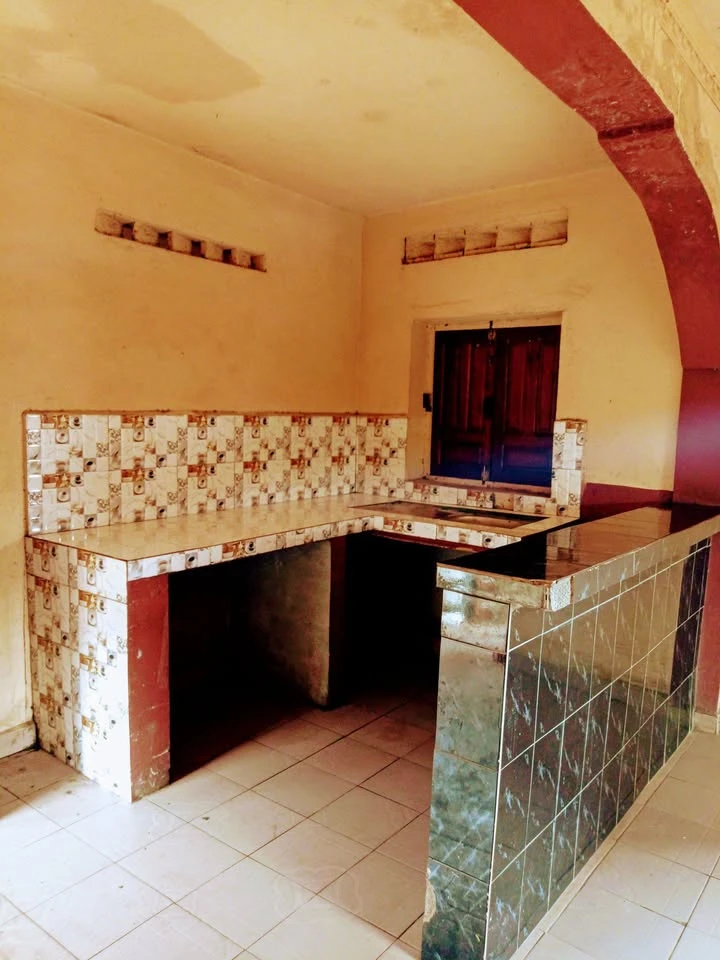 houseImage