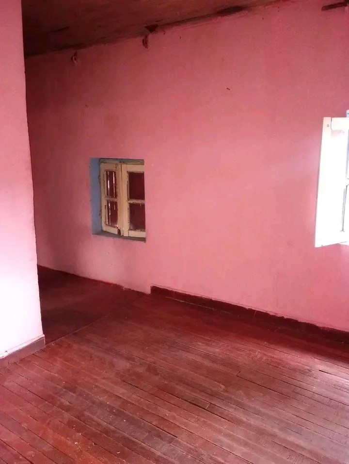 houseImage
