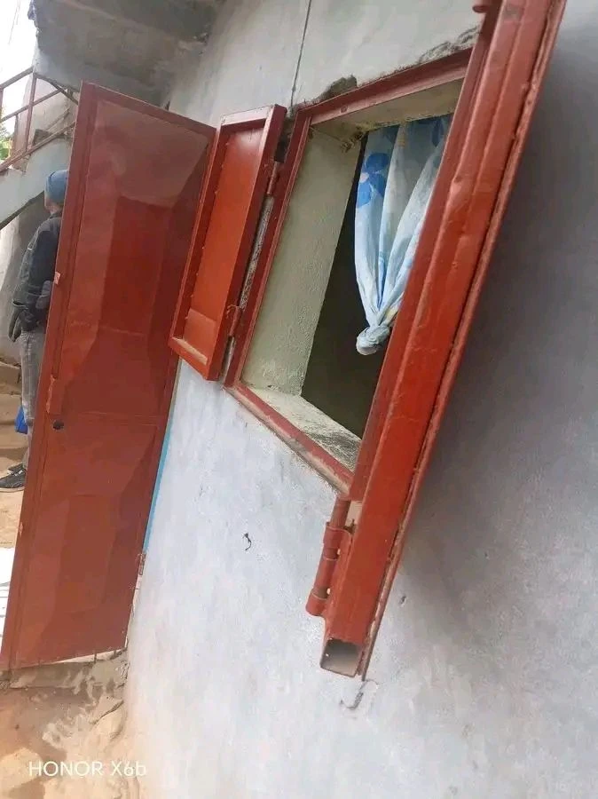 houseImage