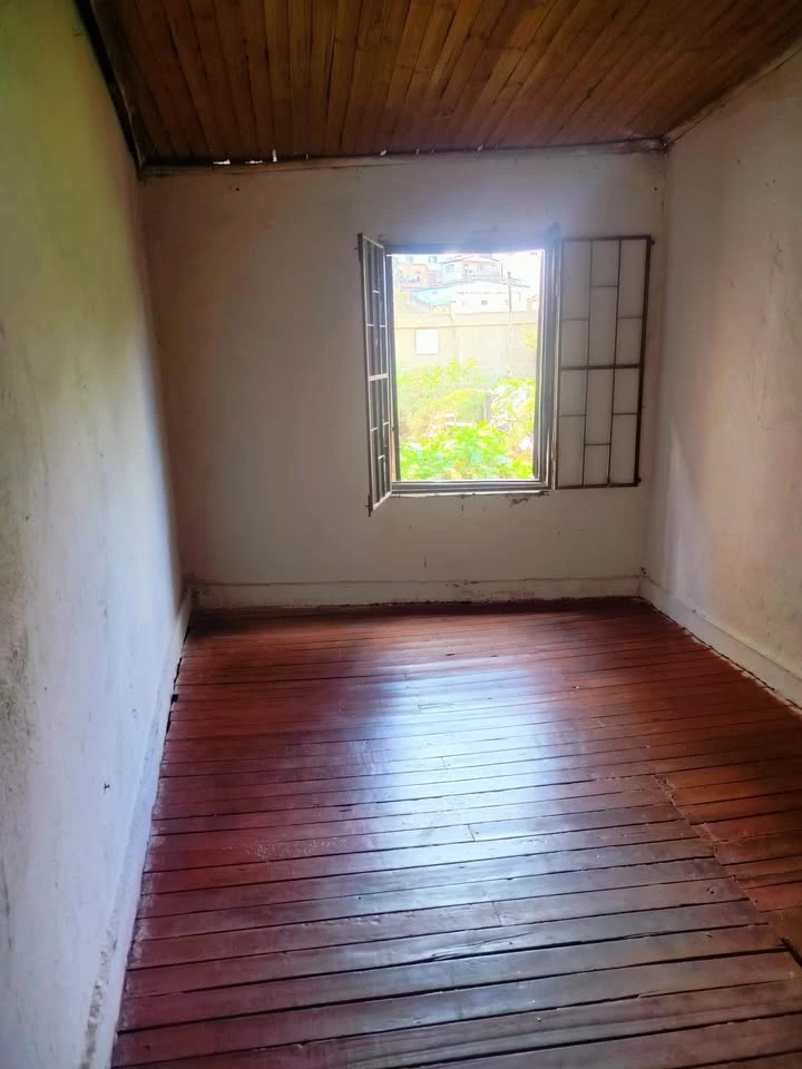 houseImage