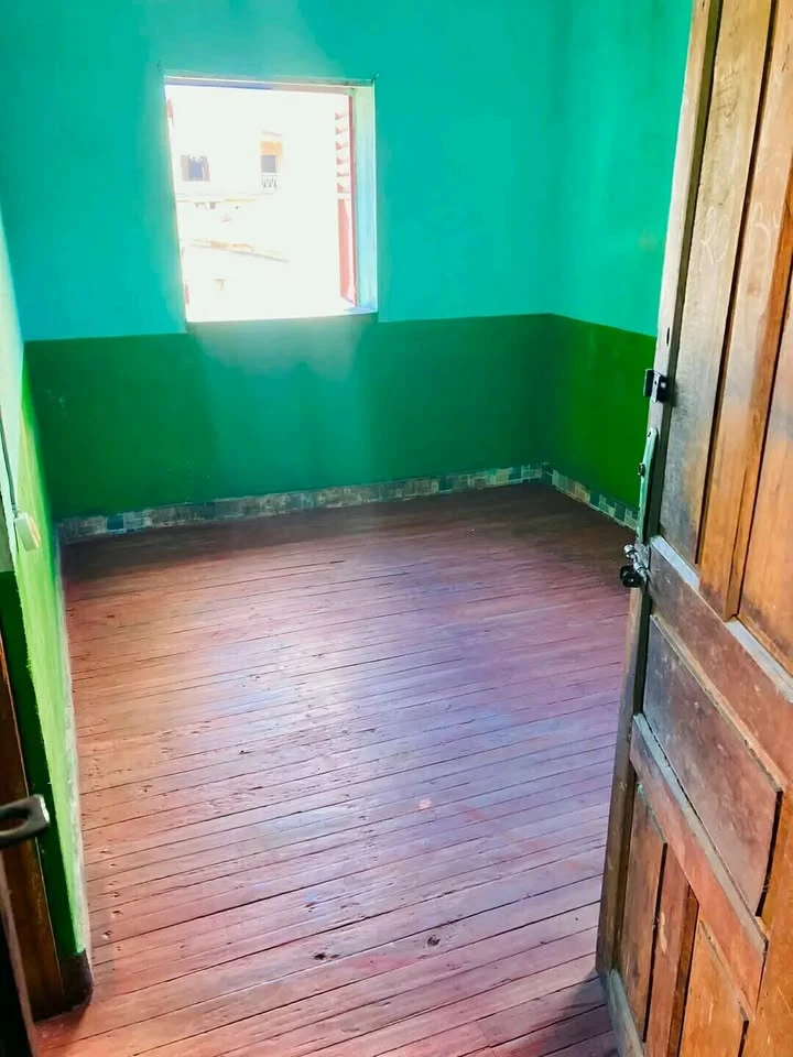 houseImage