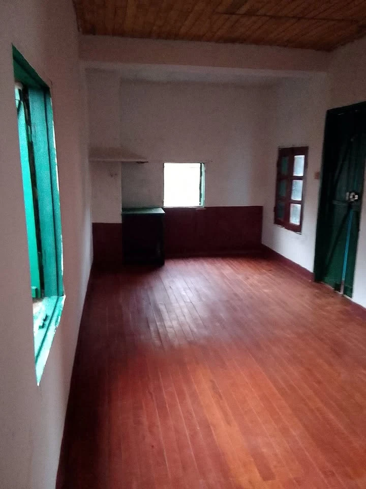 houseImage