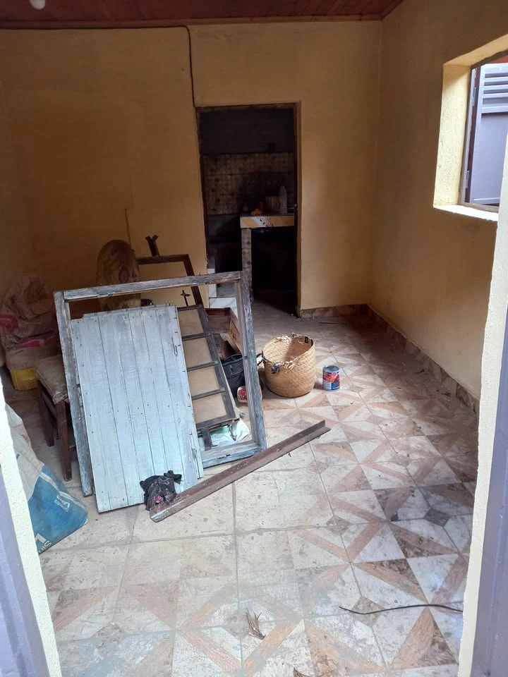 houseImage